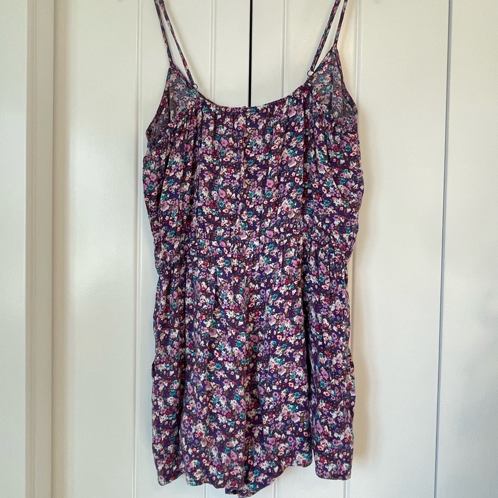 3/25$ 🛒 Purple Floral Lightweight Romper. Ditsy, Festival,